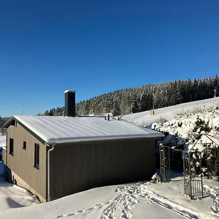 Mathilda Eins * Schmiedefeld am Rennsteig